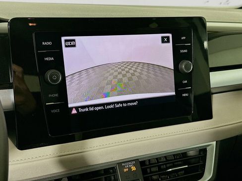 Used 2025 Volkswagen Taos SE FWD image 18