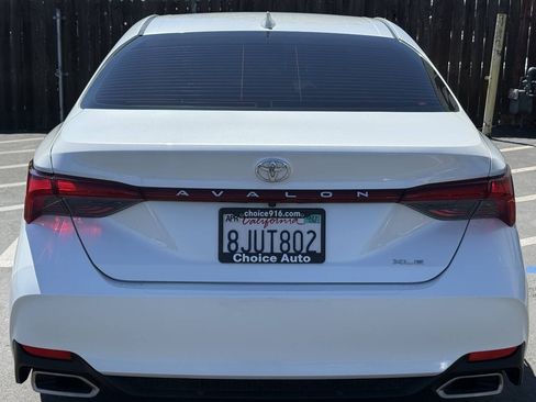 Used 2019 Toyota Avalon XLE w/ Carpet Mat Package FWD image 5