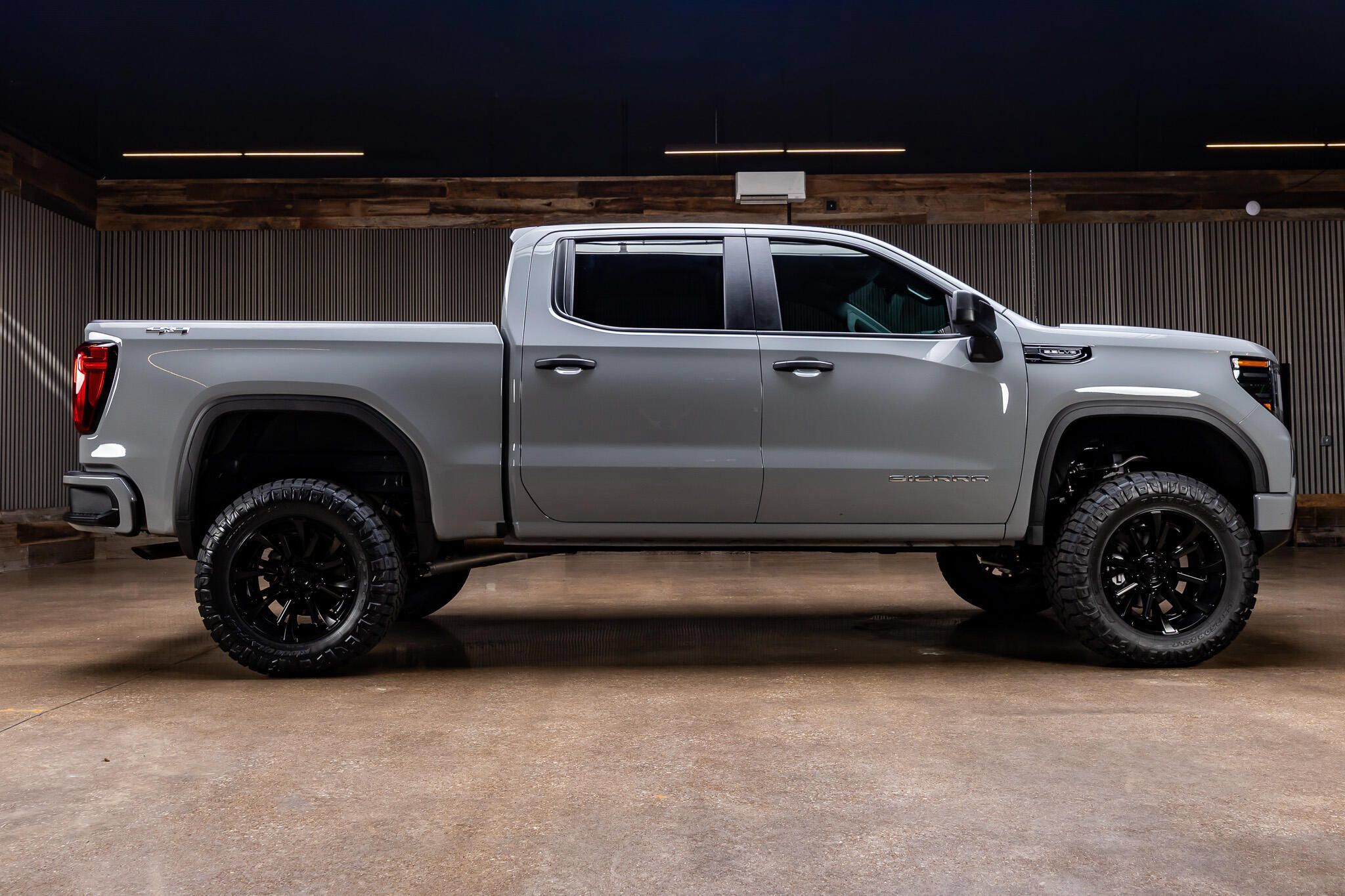 Used 2025 GMC Sierra 1500 Pro w/ Graphite Edition AWD/4WD image 11