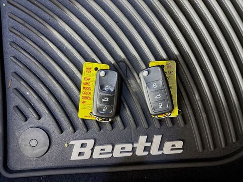 Used 2014 Volkswagen Beetle R-Line image 34