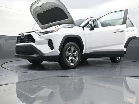 Used 2024 Toyota RAV4 XLE FWD image 41