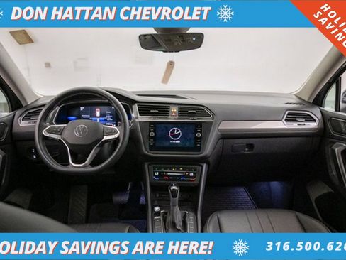 Used 2023 Volkswagen Tiguan SE w/ Panoramic Sunroof Package image 3