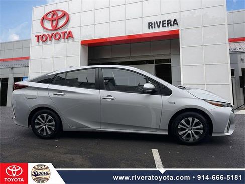 Used 2021 Toyota Prius Prime LE image 2