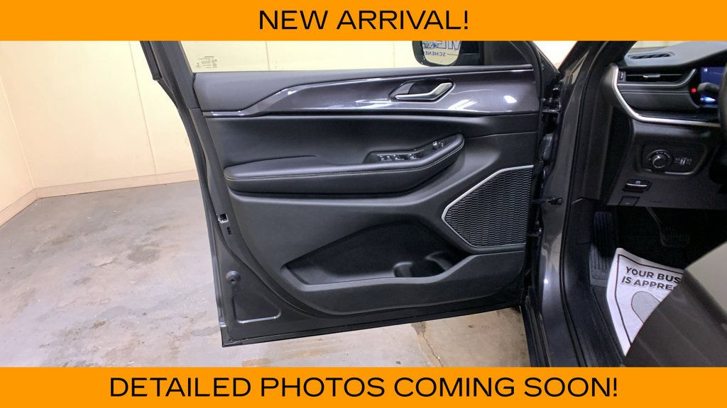Used 2021 Jeep Grand Cherokee L Laredo AWD/4WD image 26