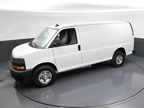 Used 2022 Chevrolet Express 3500 w/ Driver Convenience Package RWD image 21