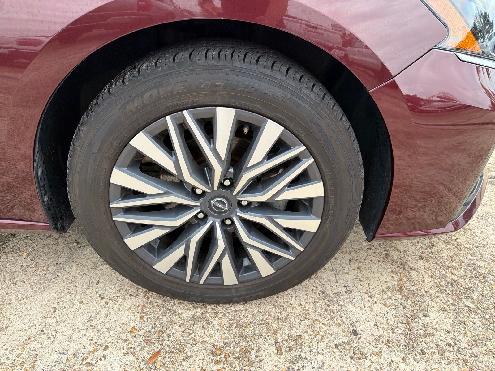 Used 2025 Nissan Altima 2.5 SV FWD image 7