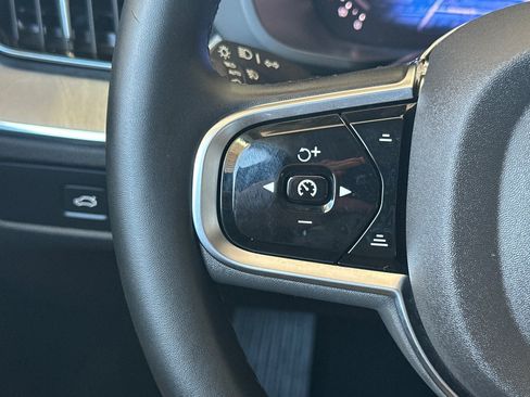Certified 2025 Volvo XC60 B5 Plus AWD/4WD image 29