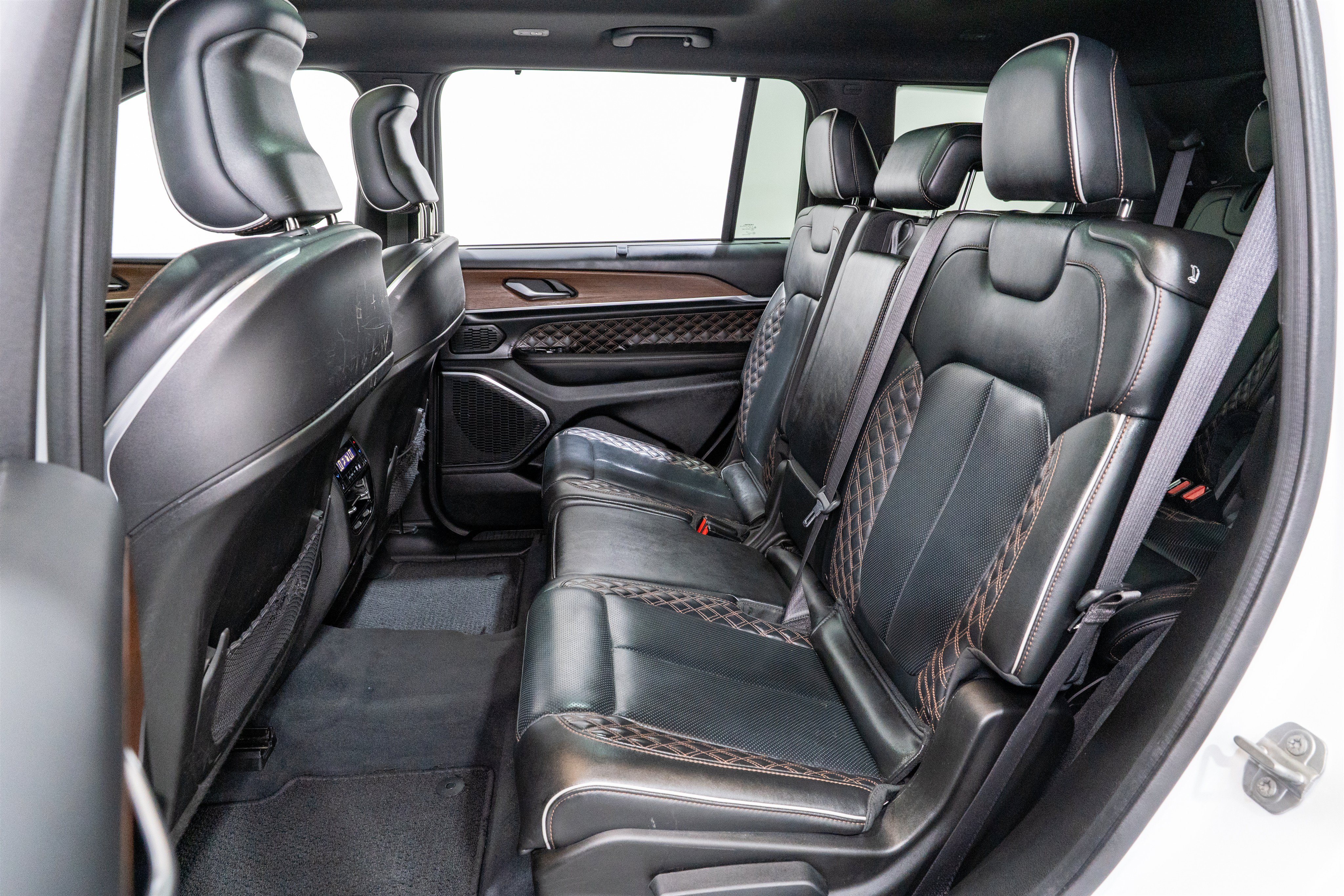 Used 2023 Jeep Grand Cherokee L Summit w/ Luxury Tech Group V RWD image 35