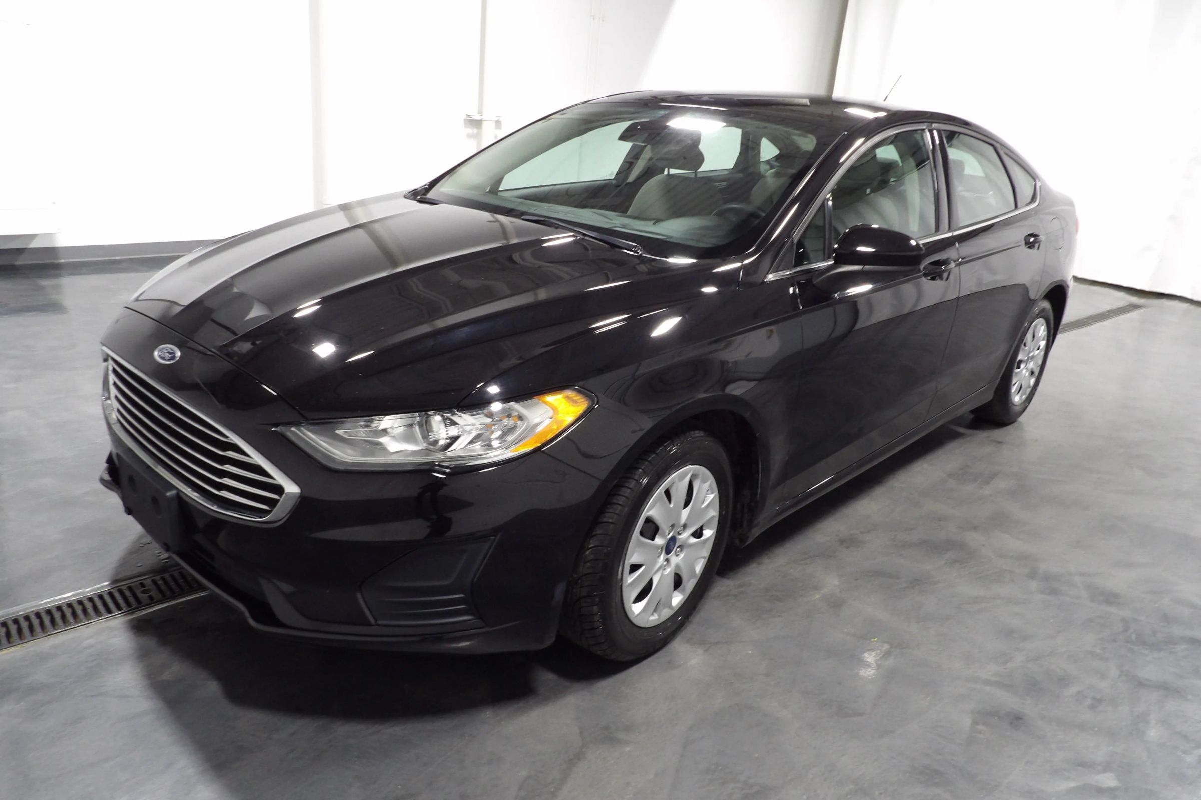 Used 2019 Ford Fusion S FWD image 3