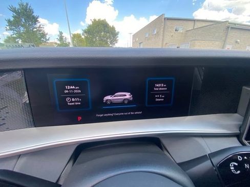 Used 2025 Volkswagen Tiguan SE w/ Panoramic Sunroof Package AWD/4WD image 5
