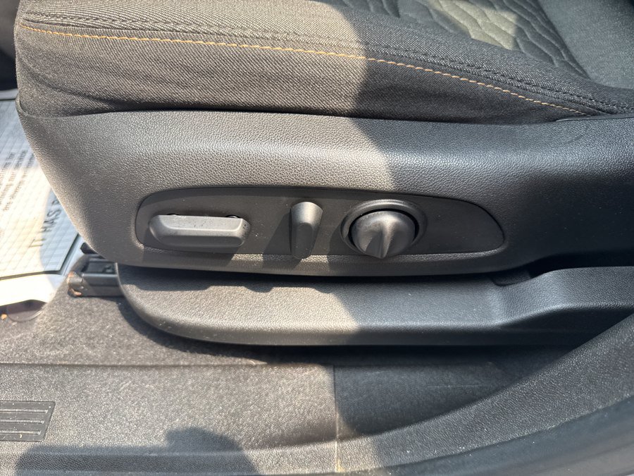 Used 2019 Chevrolet Equinox LT w/ Driver Convenience Package FWD image 29