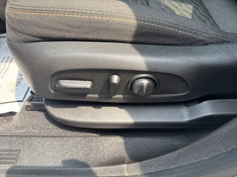Used 2019 Chevrolet Equinox LT w/ Driver Convenience Package FWD image 29