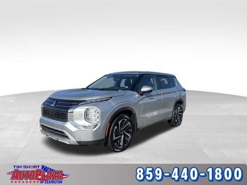 Used 2024 Mitsubishi Outlander SE Black Edition image 1