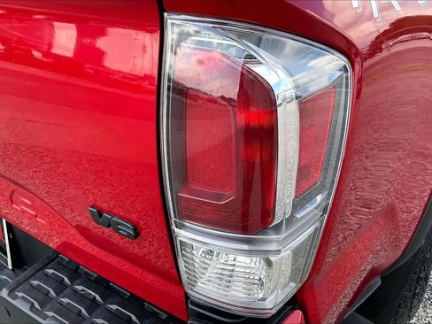 Used 2023 Toyota Tacoma TRD Off-Road w/ Technology Package AWD/4WD image 30