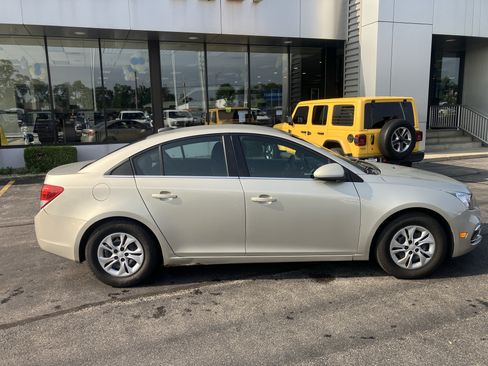 Used 2016 Chevrolet Cruze LT FWD image 8