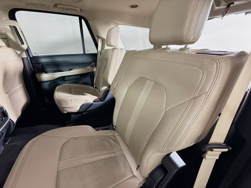 Used 2022 Ford Expedition Limited image 30