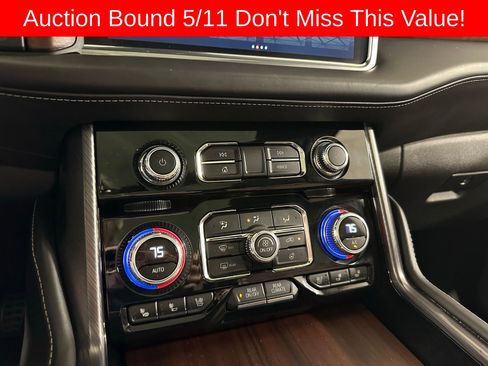 Used 2024 GMC Yukon Denali Ultimate AWD/4WD image 31
