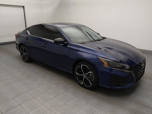 Used 2023 Nissan Altima 2.5 SR FWD image 11