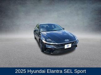 Used 2025 Hyundai Elantra Sport video 3
