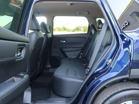 Used 2024 Nissan Rogue SL AWD/4WD image 18