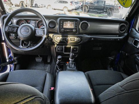 Used 2018 Jeep Wrangler Unlimited Sport image 27