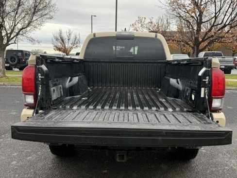 Used 2018 Toyota Tacoma SR5 image 10