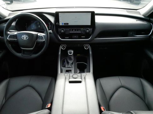Used 2025 Toyota Grand Highlander AWD image 10