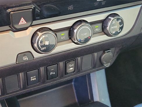 Used 2017 Toyota Tacoma SR5 w/ Tow Package image 26