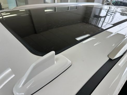 Used 2022 GMC Yukon SLT w/ SLT Premium Package image 8