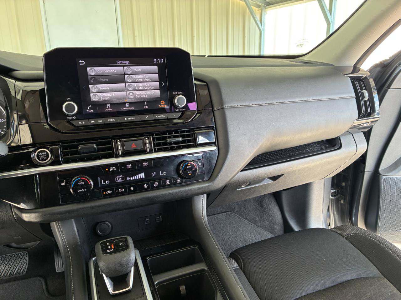 Used 2024 Nissan Pathfinder SV FWD image 17