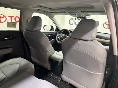 New 2026 Toyota Highlander XLE AWD/4WD image 16