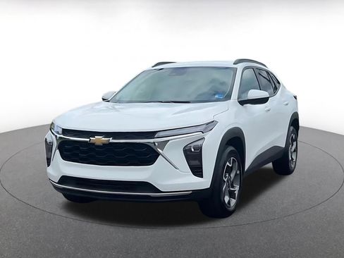 Used 2025 Chevrolet Trax LT FWD image 7