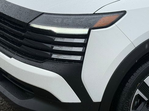 New 2026 Nissan Kicks SV image 9