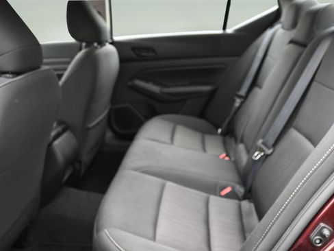 Used 2024 Nissan Altima 2.5 SV FWD image 18