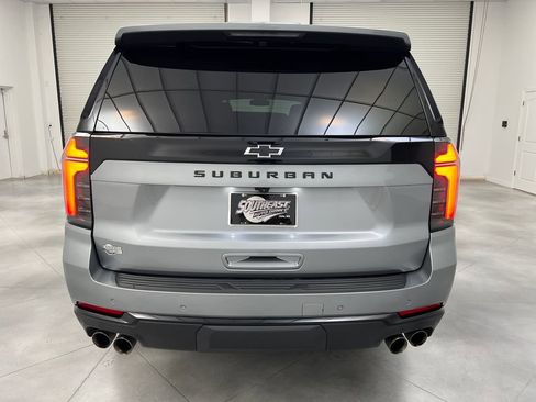 Used 2025 Chevrolet Suburban Z71 AWD/4WD image 8
