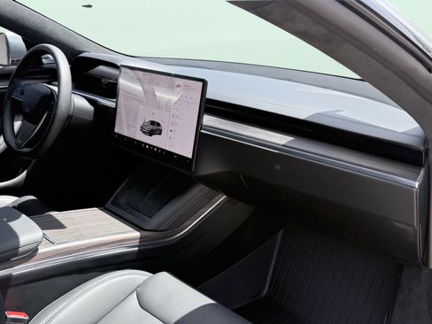 Used 2025 Tesla Model S AWD/4WD image 46