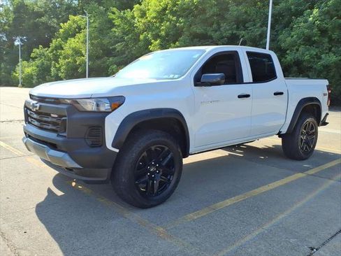 Used 2025 Chevrolet Colorado Trail Boss AWD/4WD image 4