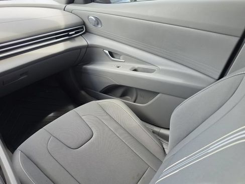 Used 2024 Hyundai Elantra SEL FWD image 25