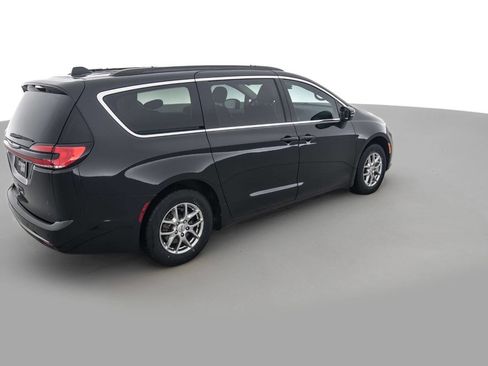 Used 2021 Chrysler Pacifica Touring FWD image 5