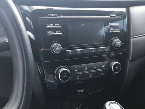 Used 2017 Nissan Rogue S AWD/4WD image 5