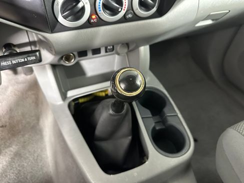 Used 2011 Toyota Tacoma 4x4 Regular Cab image 15