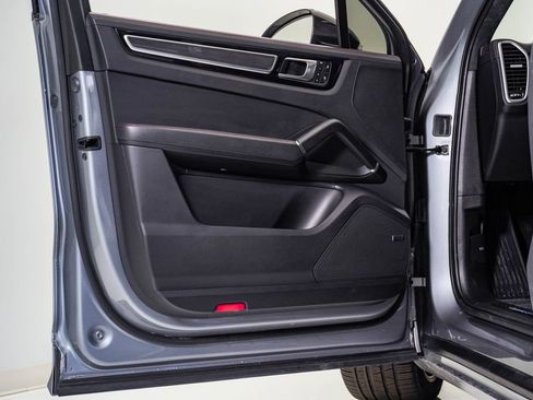 Certified 2023 Porsche Cayenne GTS AWD/4WD image 25