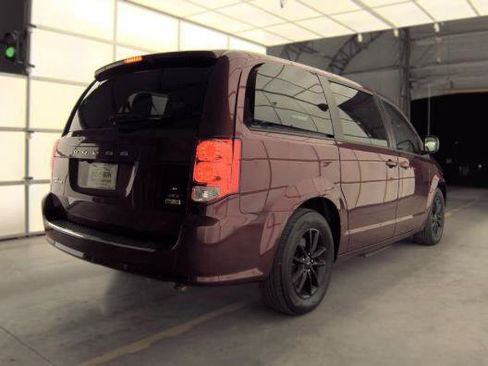 Used 2019 Dodge Grand Caravan GT FWD image 3
