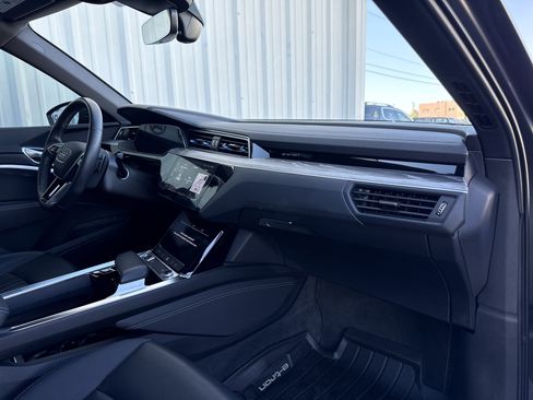 Used 2023 Audi e-tron Premium w/ Convenience Plus Package image 49
