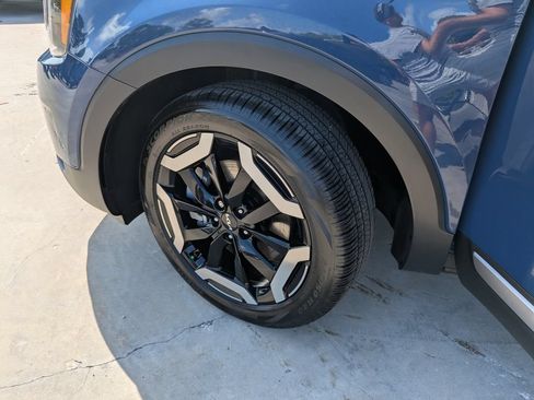 Used 2024 Kia Telluride EX w/ EX Captain's Chair Package AWD/4WD image 36