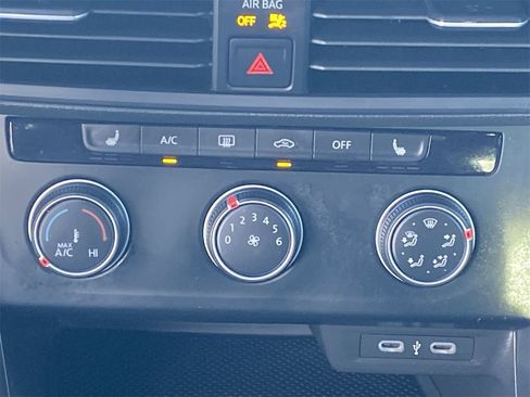 Certified 2024 Volkswagen Jetta Sport image 24