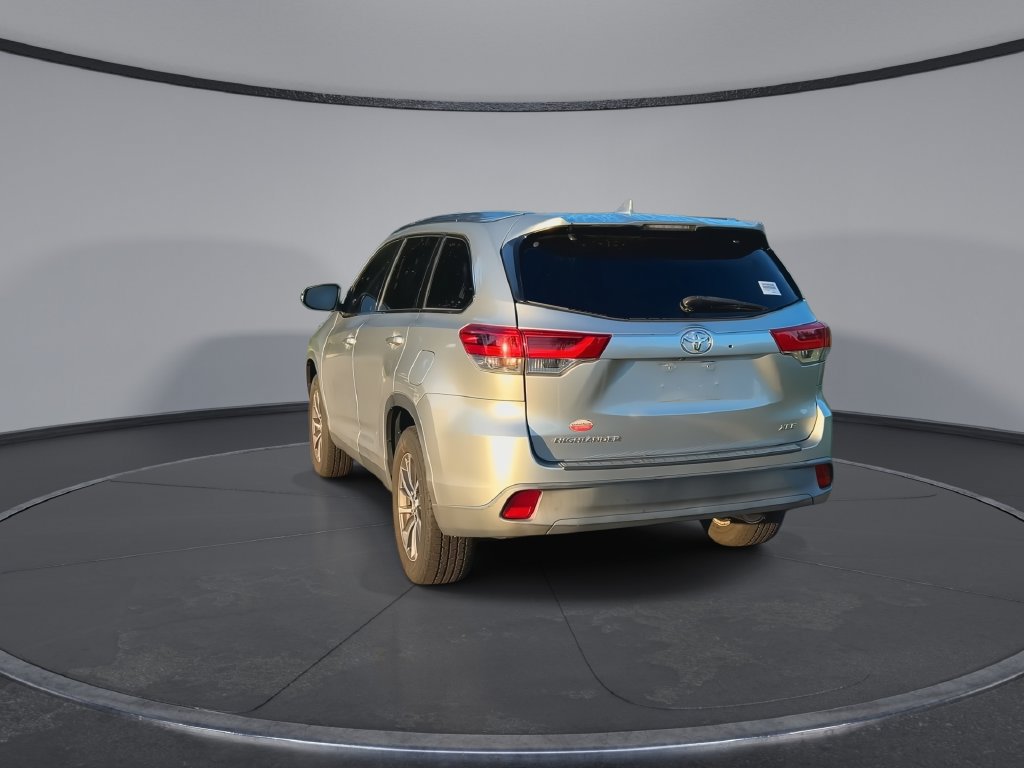 Used 2019 Toyota Highlander XLE FWD image 7