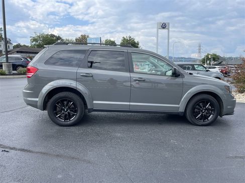 Used 2020 Dodge Journey SE w/ SE Popular Equipment Group image 4