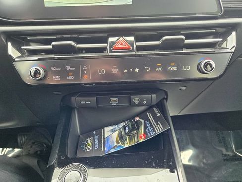 New 2026 Kia Niro EX FWD image 18