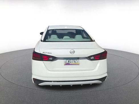 Used 2025 Nissan Altima 2.5 SV FWD image 12